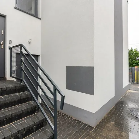 Krosnienska With Balcony By Renters ポズナン