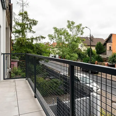 アパート Krosnienska With Balcony By Renters