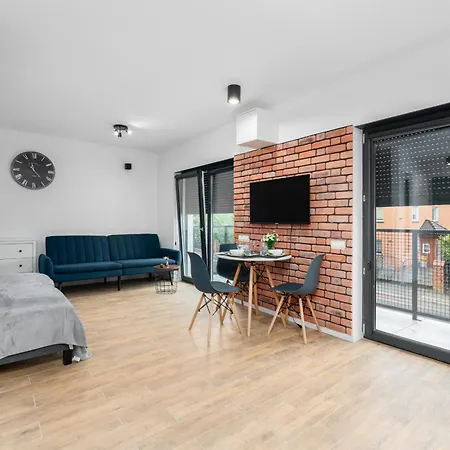 Krosnienska With Balcony By Renters アパート